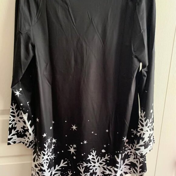 Ladies size Large Black & white Holiday shirt - Picture 7 of 10